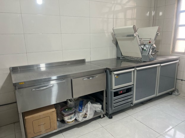 یخچال میز کاری فریدونی | ترکیب سرمایش و کارایی برای آشپزخانه‌های حرفه‌ای